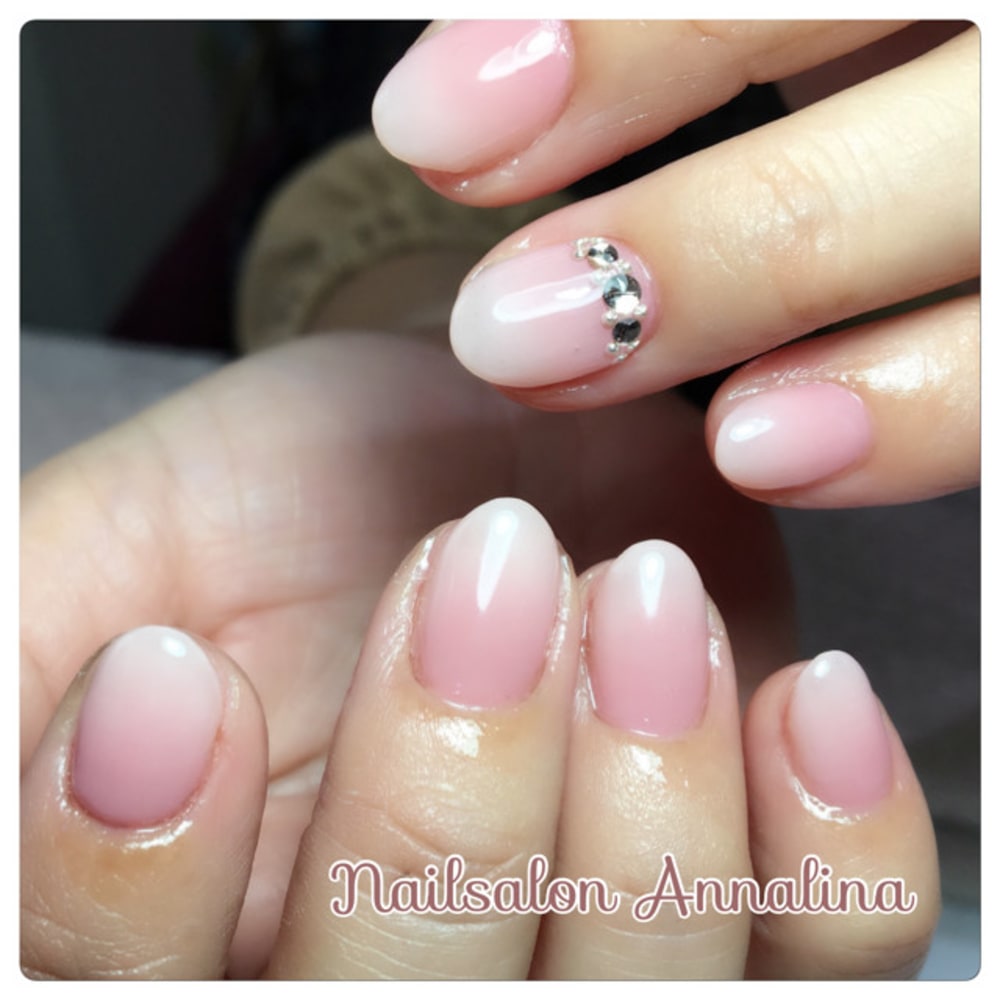 逆 グラデーション ネイル 冬