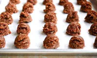 Cinnamon Sticky Bun Energy Balls