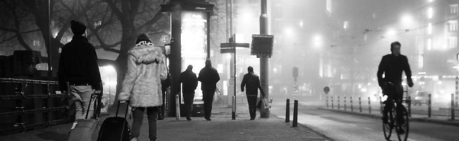 A foggy street at night.