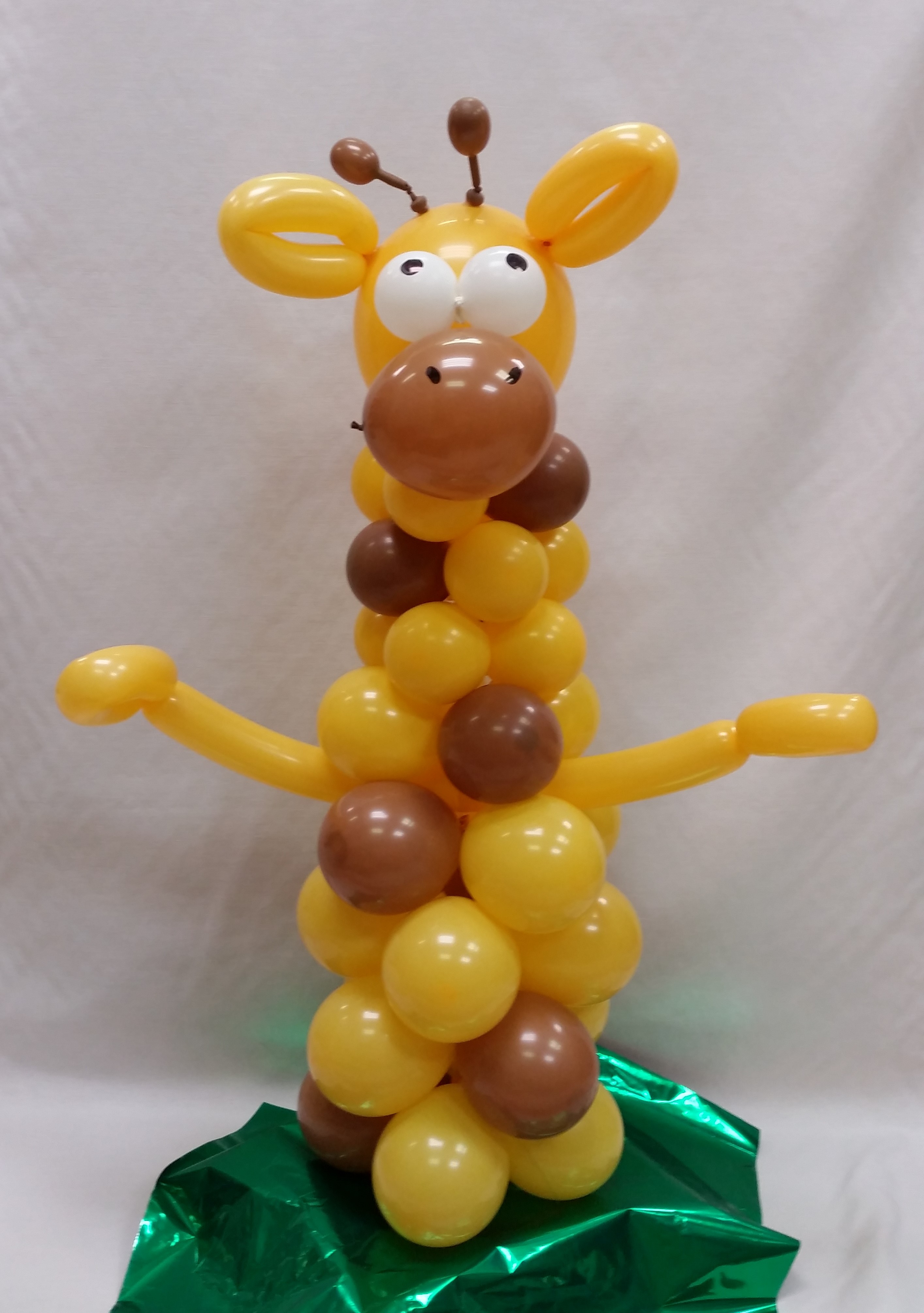Giraffe Balloon Buddy - Winnipeg, MB Florist