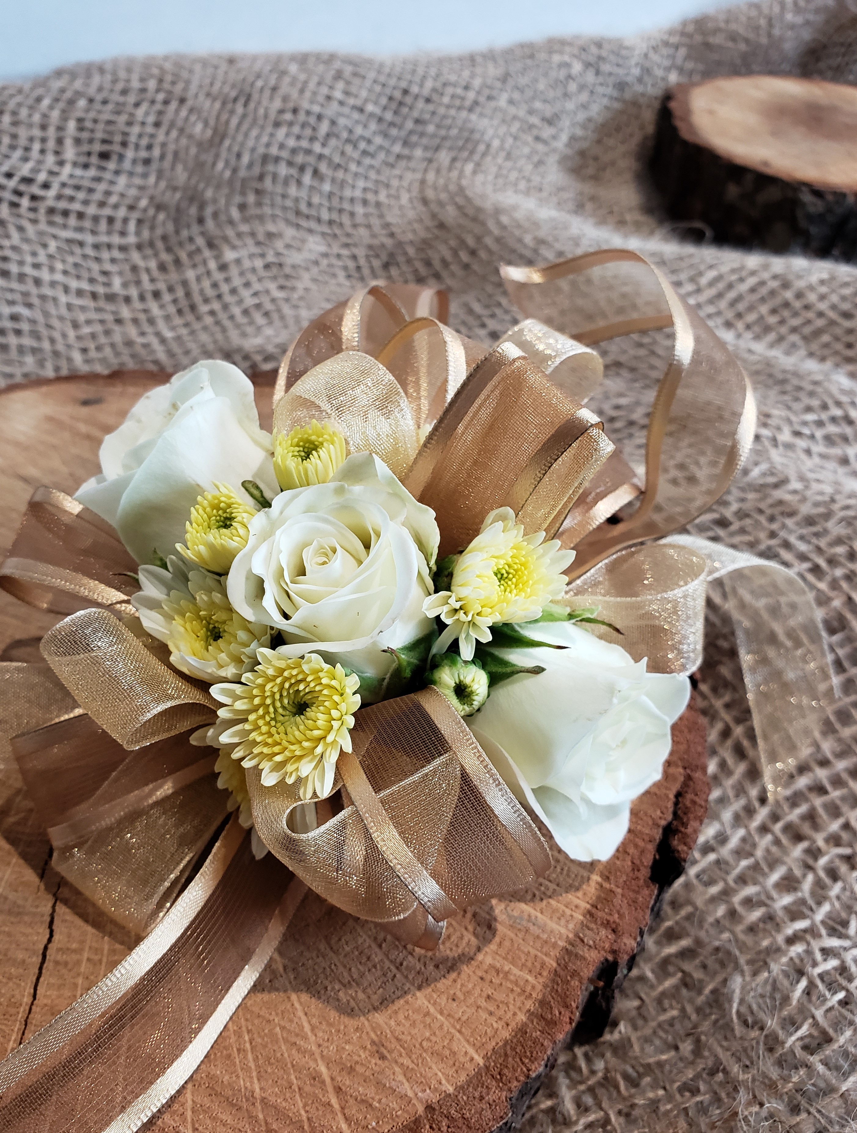 フラワー・ガーデニング corsage no.777 Solid Gold Wrist Corsage in Minnetonka MN - Westdale Floral