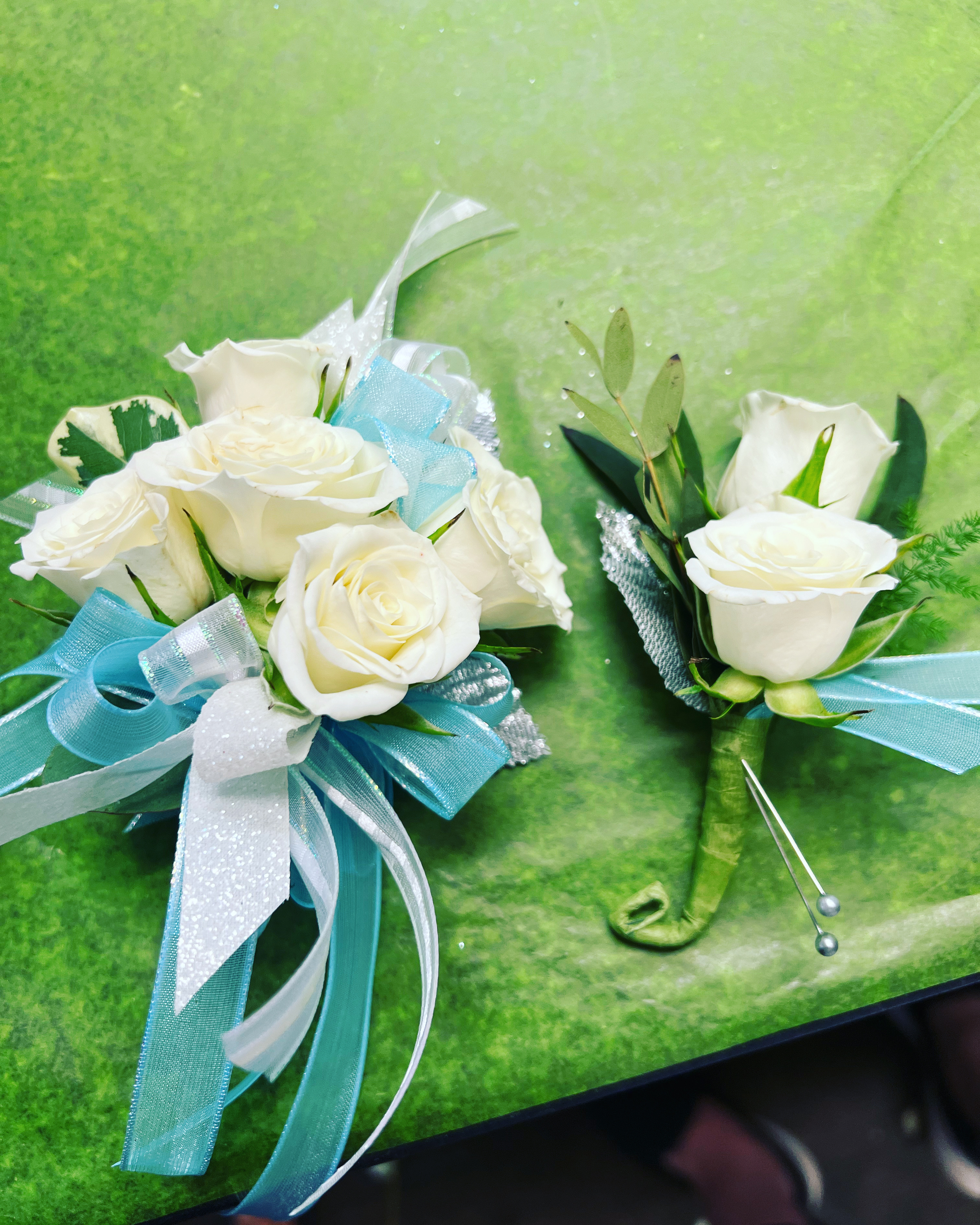 フラワー・ガーデニング corsage no.769 Garden Whites Wrist Corsage