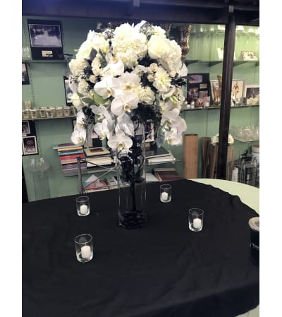 white and black center piece