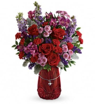 TF'S DELICATE HEART BOUQUET