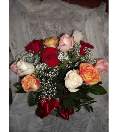 Mixed wonder 12 colored rose vase