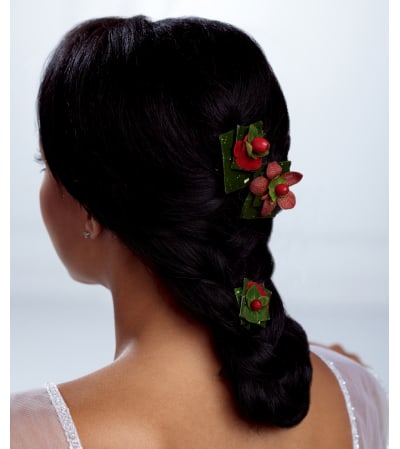 The FTD® Very Berry™ Hair Décor