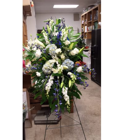 BLUE & WHITE EASEL