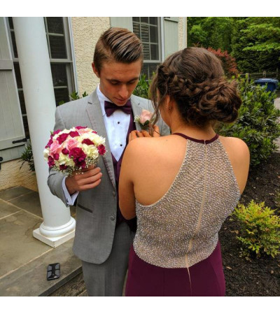 MATCHING HAND-TIED BOUQUET AND LAPEL FLOWER MATCHING HAND-TIED BOUQUET AND LAPEL FLOWER