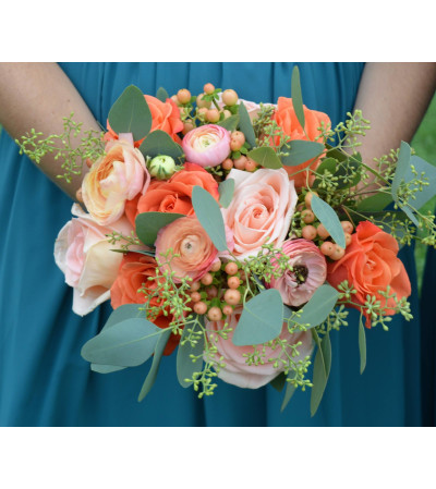HANDTIED BOUQUET OF PEACH FLOWERS HANDTIED BOUQUET OF PEACH FLOWERS