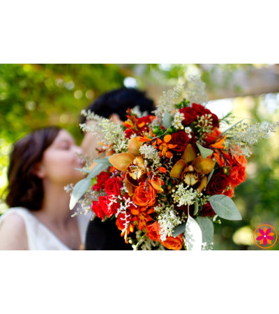 CUSTOM HANDTIED BOUQUET CUSTOM HANDTIED BOUQUET