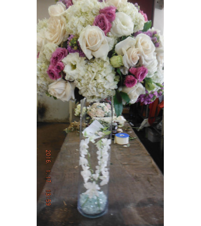 lavender and white center piece lavender and white center piece