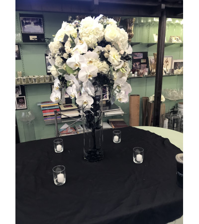 white and black center piece white and black center piece