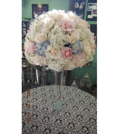 blue & pink center piece blue & pink center piece