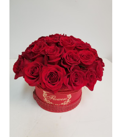 25 Red Roses in a Couture Box 25 Red Roses in a Couture Box