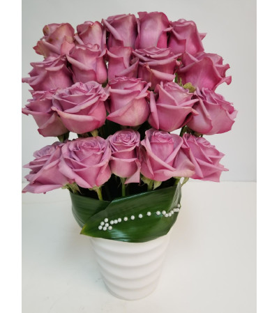 24 Roses In Modern Vase 24 Roses In Modern Vase