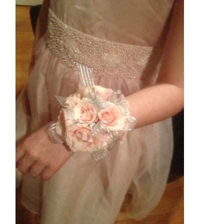 ROSE WRIST CORSAGE FOR DADDY DANCE ROSE WRIST CORSAGE FOR DADDY DANCE