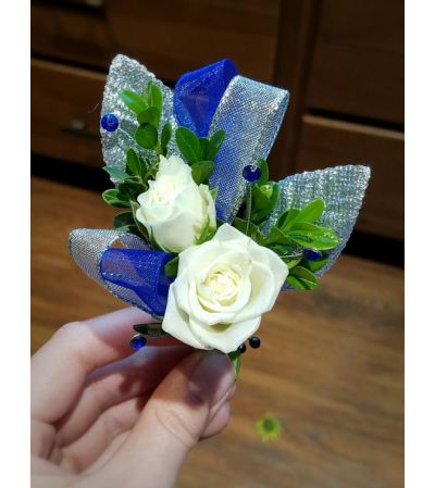 Royaly Yours Boutonniere Royaly Yours Boutonniere