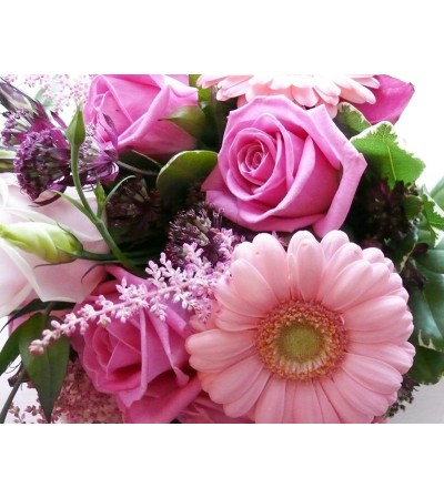 VASE OF PREMIUM SEASONAL FLOWERS VASE OF PREMIUM SEASONAL FLOWERS