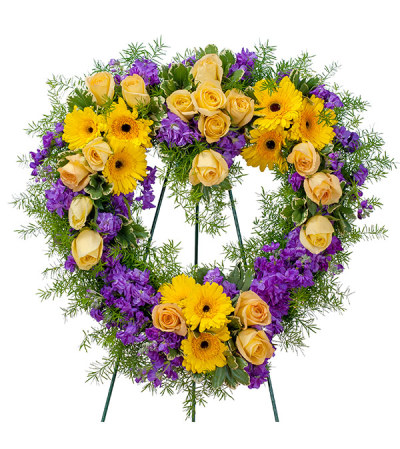 Vivid Memories Heart Standing Wreath DW Vivid Memories Heart Standing Wreath DW
