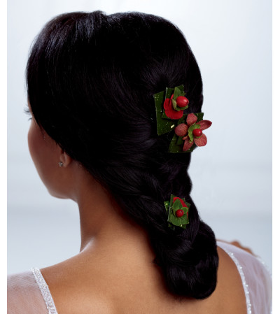 The FTD® Very Berry™ Hair Décor The FTD® Very Berry™ Hair Décor