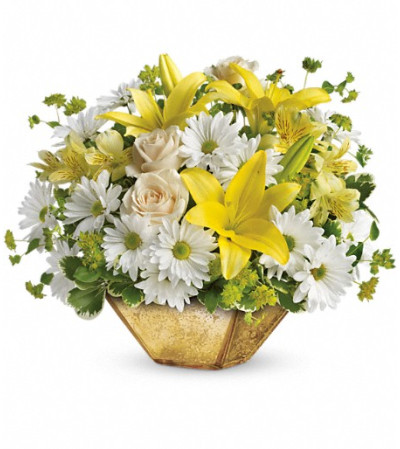 Garden Reflections Centerpiece by Teleflora Garden Reflections Centerpiece by Teleflora