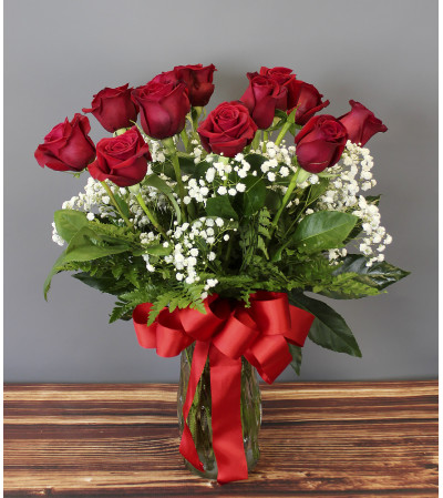 A Classic Red Rose Vase A Classic Red Rose Vase