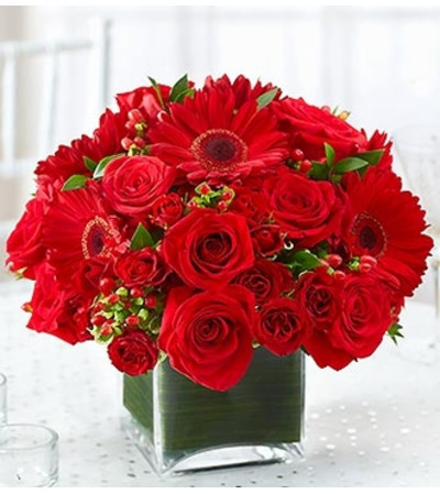 All Red Centerpiece in a Vase All Red Centerpiece in a Vase