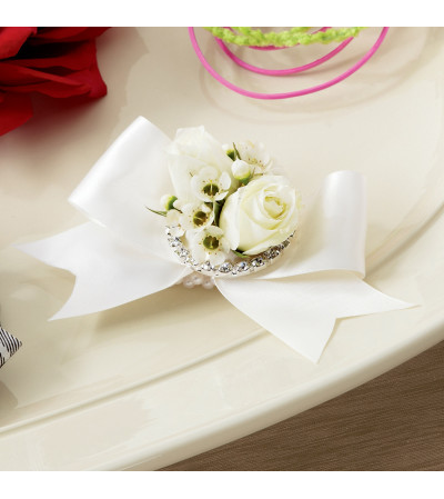 The FTD® Pure Heaven™ Wristlet The FTD® Pure Heaven™ Wristlet