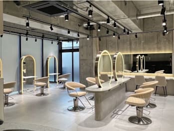 髪質改善サロンLond Melia 天神大名店の店内