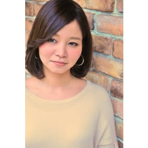 耳かけがかわいい大人ボブ