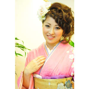 振り袖に合わせた華やかなサイドアップ☆