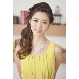 ツイスト編み込みサイドアップ