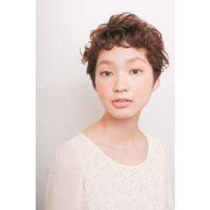 カジュアルモードなショートパーマ（RIKUSHI）