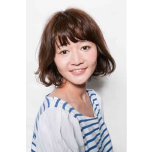 動きのあるフェミニンワンパーマ（RIKUSHI）