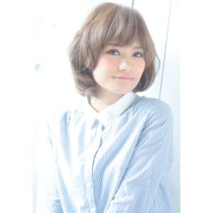 大人可愛いニュアンスパーマのショートボブ