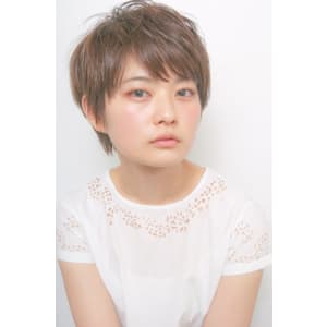 BANGの抜けが可愛いショートスタイル