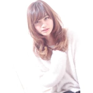 大人フェミニンなセミロング　ナチュラルグラデーション