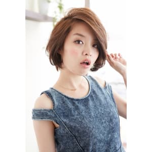 斜めバングの大人なボブ