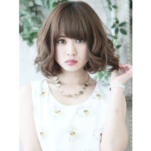 ドライな質感が際立つ巻き髪ハンサムヘアに人気集中！【巣鴨店】