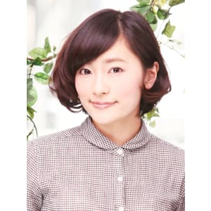 レトロな雰囲気がお似合いの耳かけ内巻きボブ