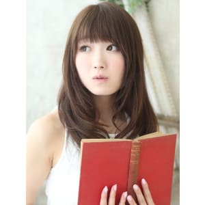 重めバングで甘さをプラス！！シャギー内巻きロング