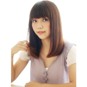 今までにないツヤと手触りのサラサラストレートヘア！