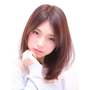 やわらかいカールが生み出すニュアンスストレート