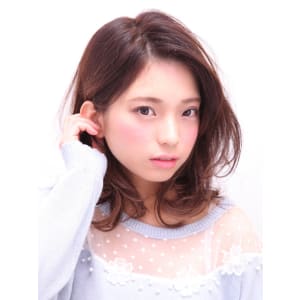 やわらかいカールが生み出すニュアンス巻き髪