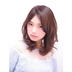 やわらかいカールが生み出すニュアンスゆる髪