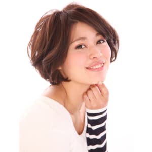 動くたびに表情が変わる♪フワフワボブパーマスタイル♪