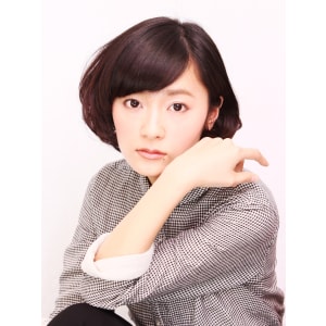 レトロな雰囲気がお似合いの耳かけ内巻きボブ