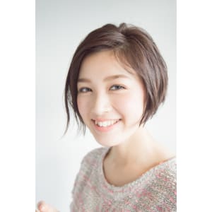 前髪無しのトレンド前下がりボブスタイル
