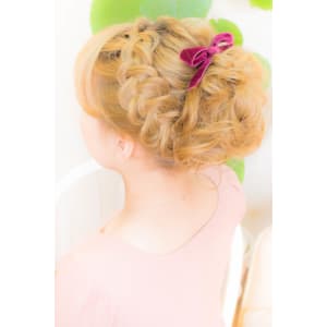 編み込みアップアレンジ