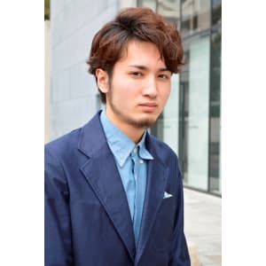 オシャレな大人のサイドパートパーマスタイル